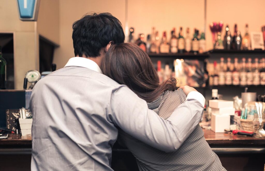 新入社員と既婚社員は社内不倫しやすい！社内不倫発覚後の企業の対応