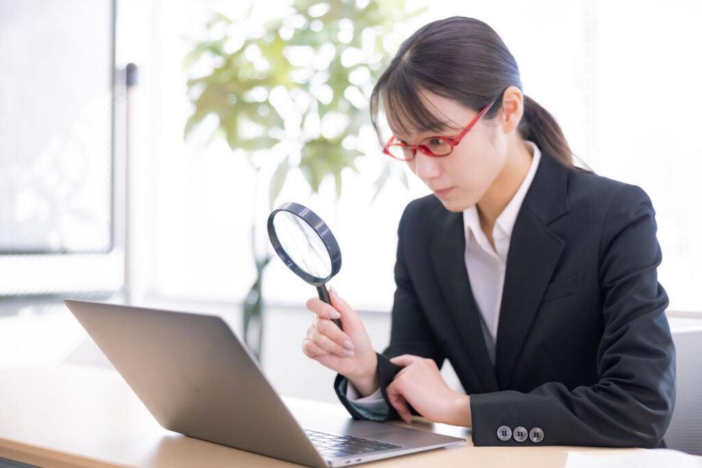 競合調査を自分で行う際に押さえるべきポイントと自分で調査するリスク